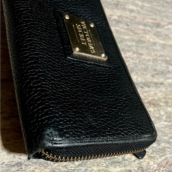 Victoria’s Secret black pebble grain leather with cheetah print inside - Picture 9 of 16